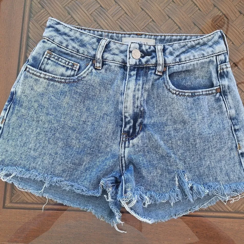 Pacsun Mom Jean Shorts Distressed Blue Denim with Frayed Hem size 23